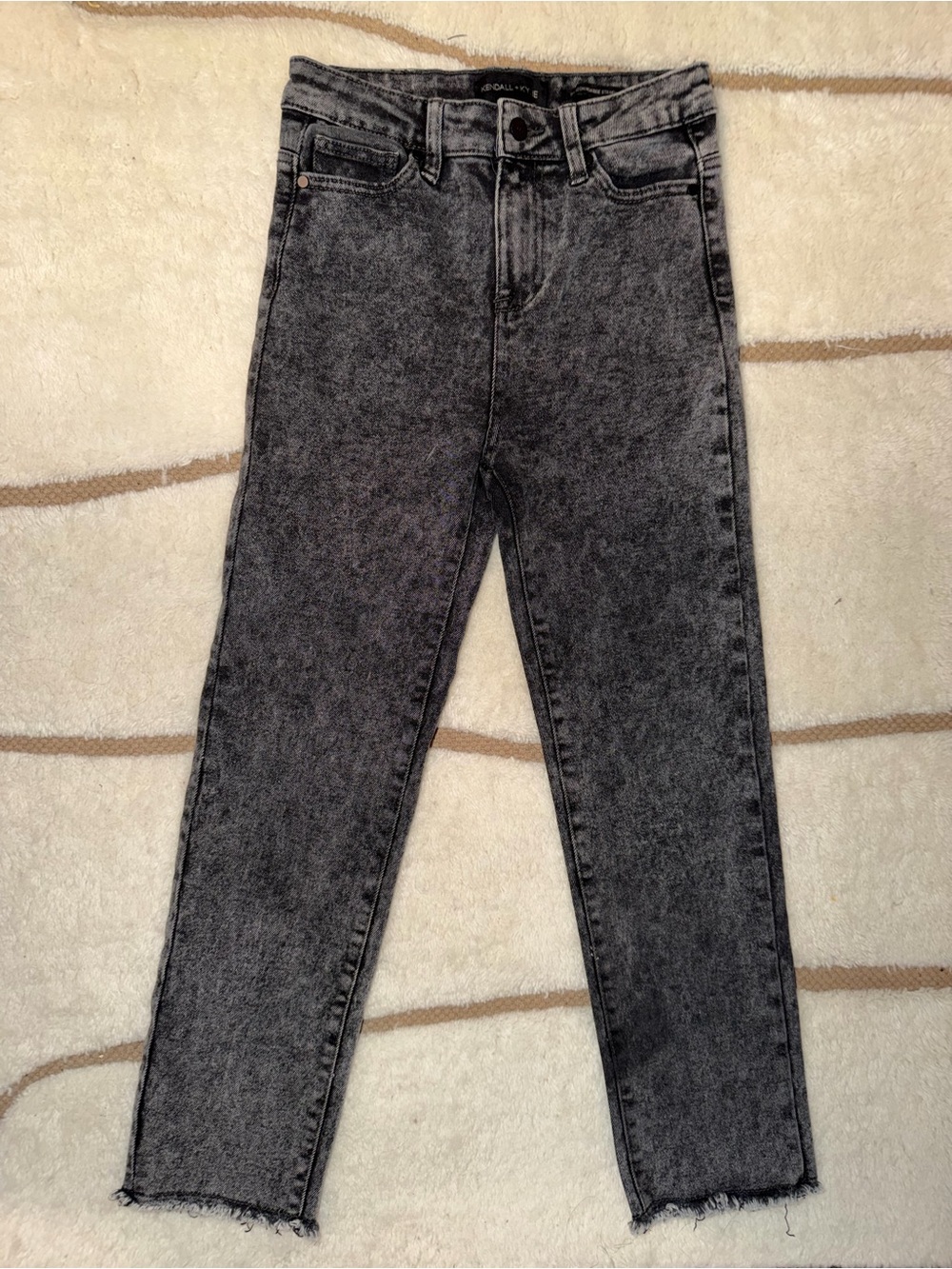 Kendall + Kylie Women’s 3/26 Black Acid Wash High Rise Straight Jeans Raw Hem